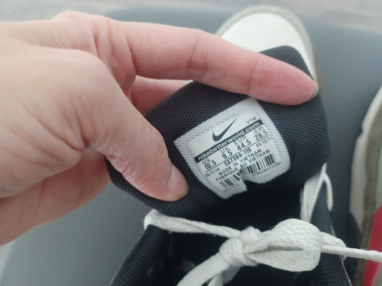 Nike Air Max Shoes - Like New - photo 3
