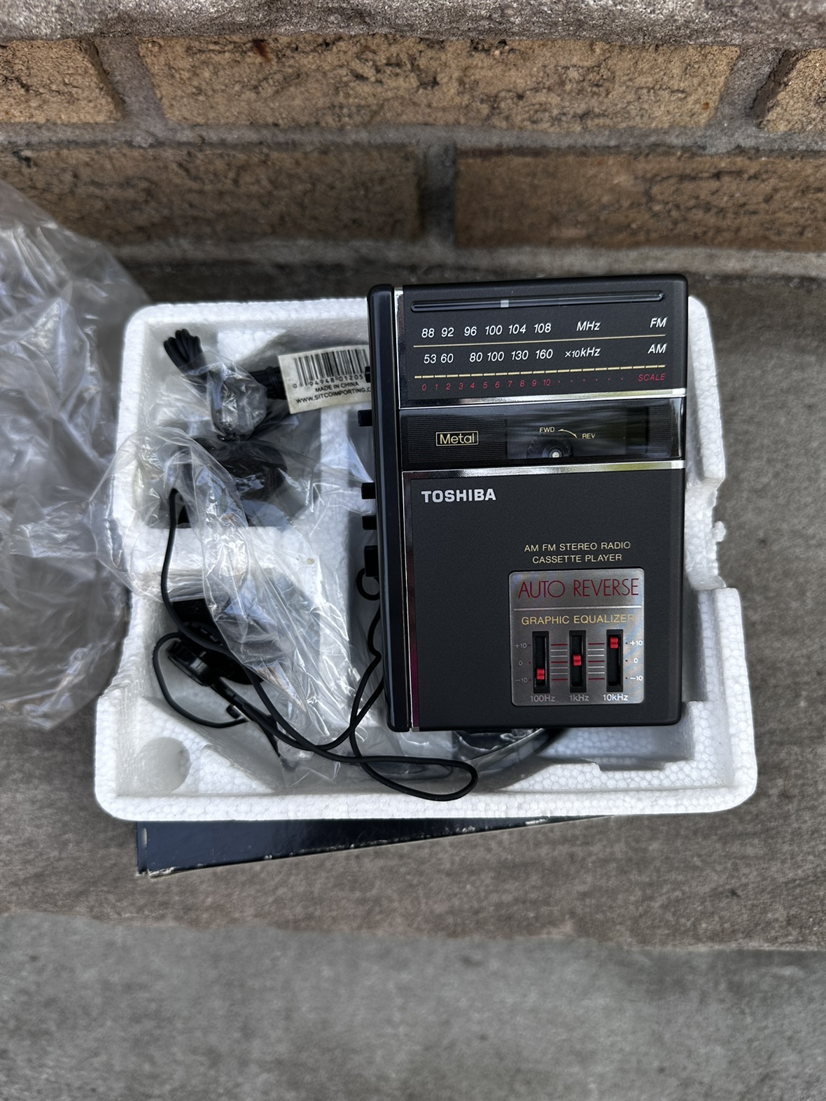 TOSHIBA Am/Fm radio cassette player - photo 4