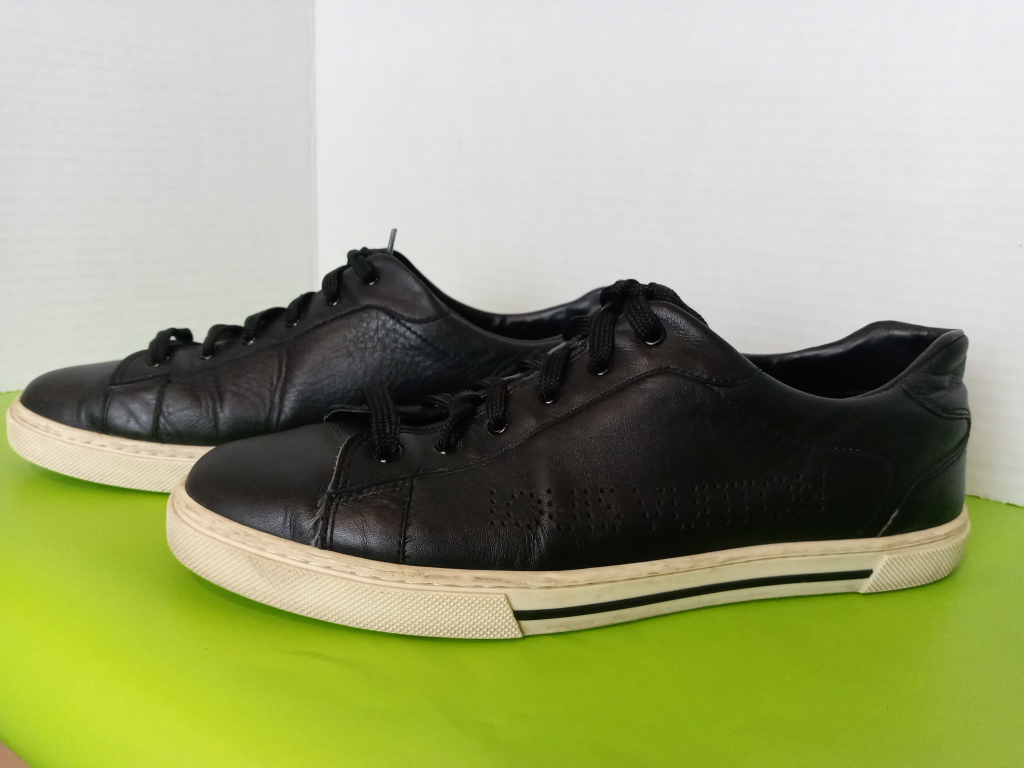 LOUIS VUITTON women's Size 6- black leather walking shoes. image indicator(3)