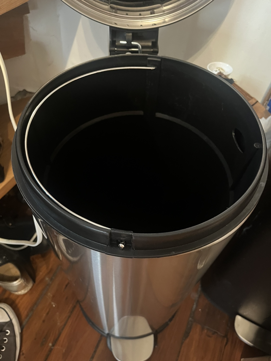 Trash can - photo 2