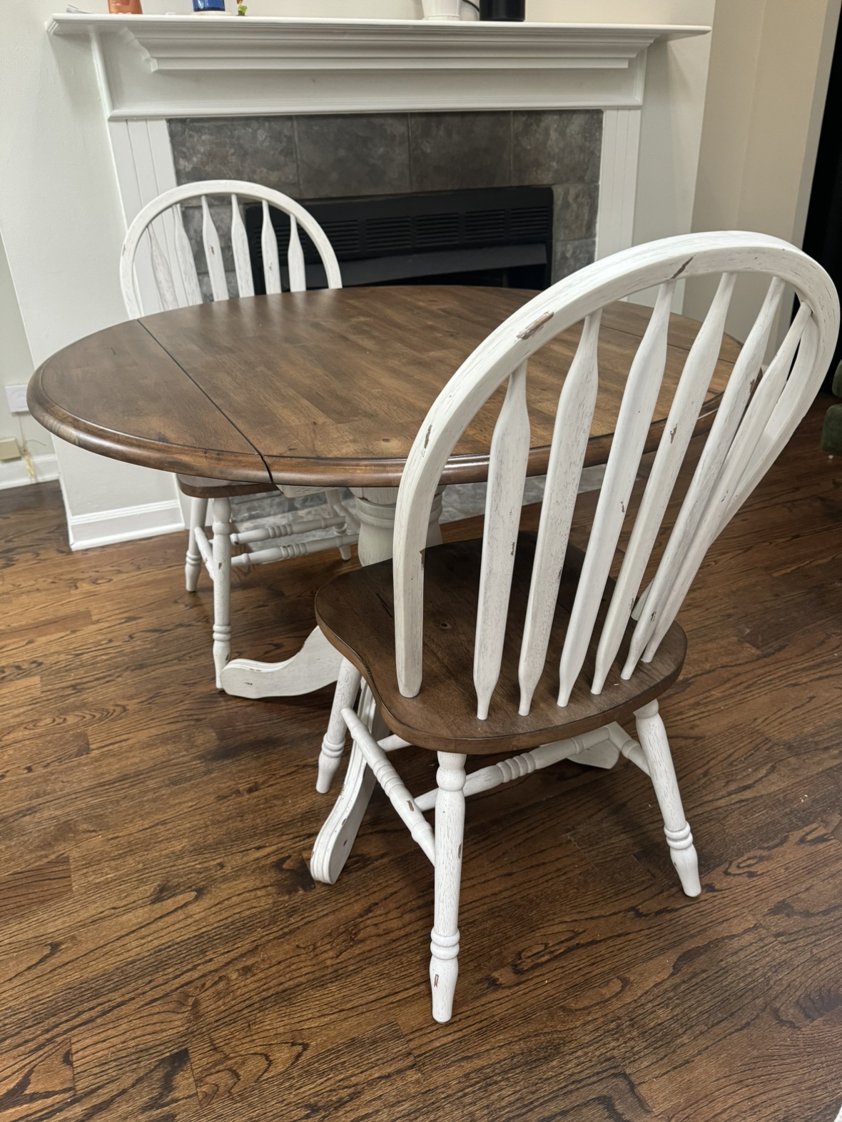 Round adjustable table with 2 Chairs. - photo 3