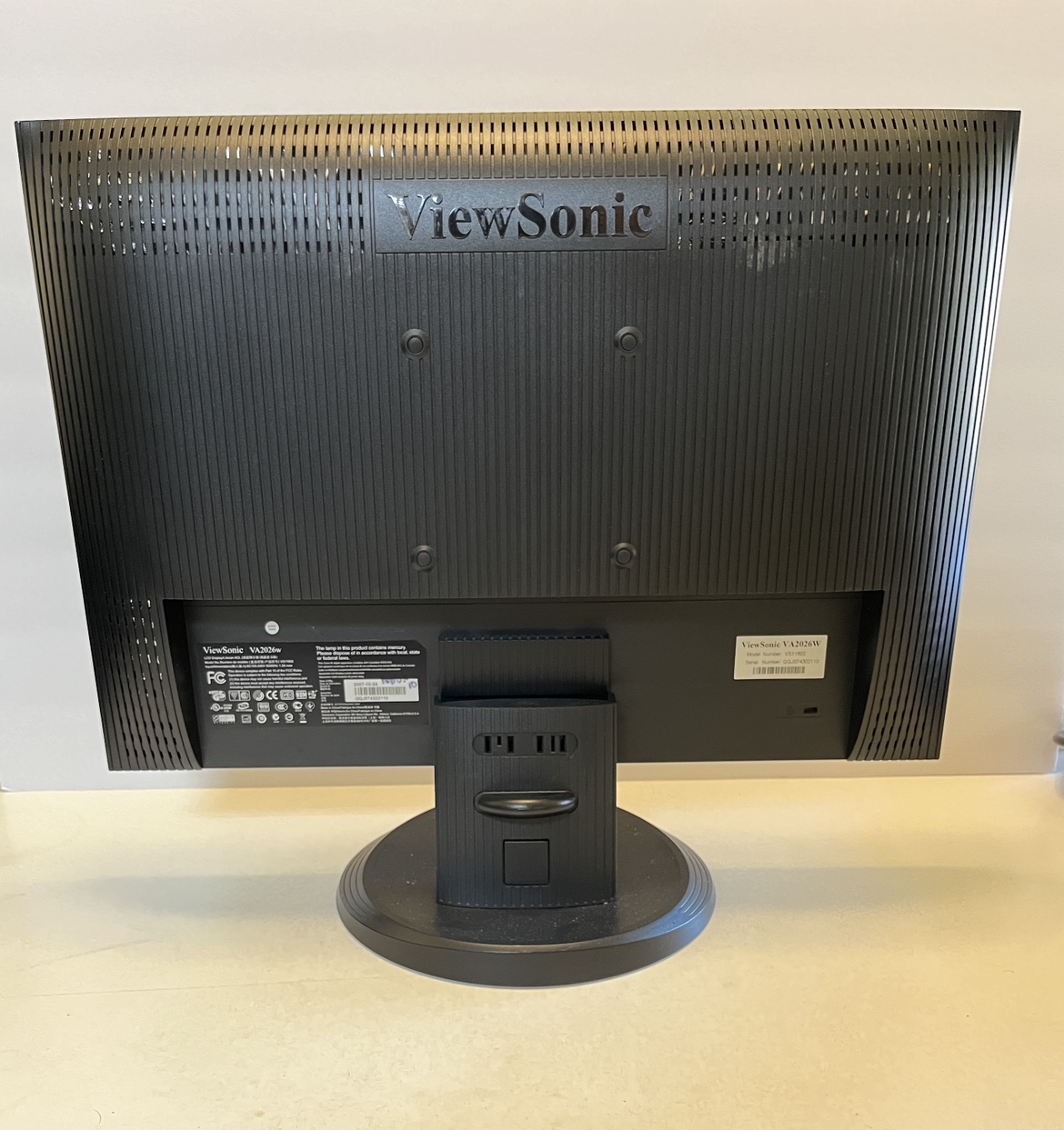 ViewSonic 20” Computer Monitor - with power and VGA cable image indicator(6)