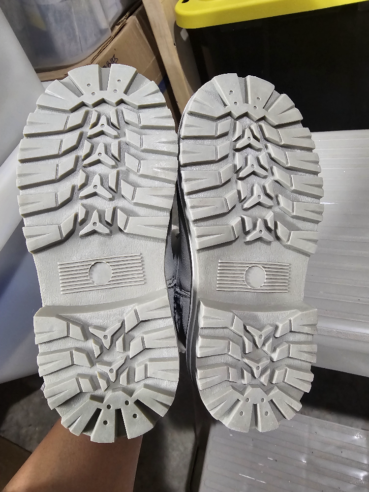 Girls' Grey Winter Boots size 8 - photo 5