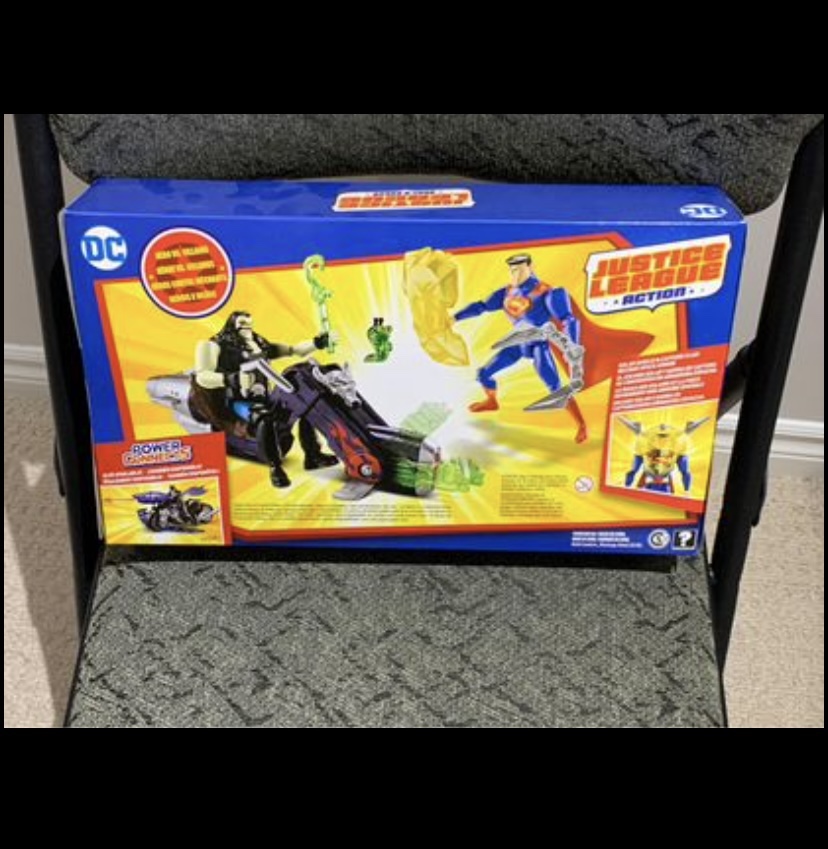 Justice League Action Figures Superman VS. Lobo play set. image indicator(4)
