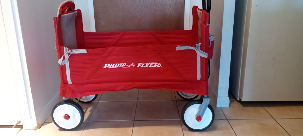 Red Radio Flyer Wagon image indicator(2)