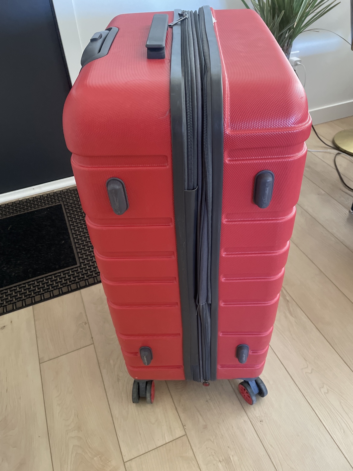 Large Air canada hardshell suitcase - photo 2