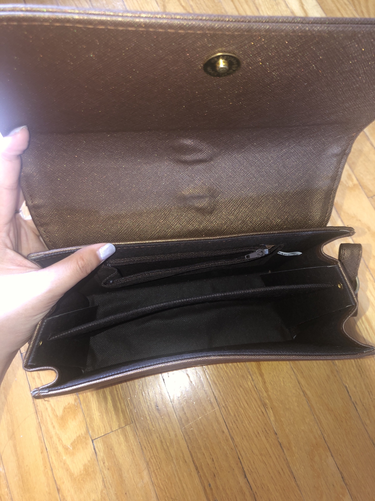 Brown purse image indicator(3)