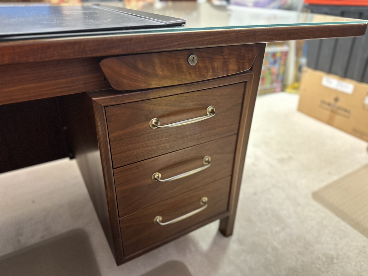 Solid mahogany desk for repurpose - photo 4