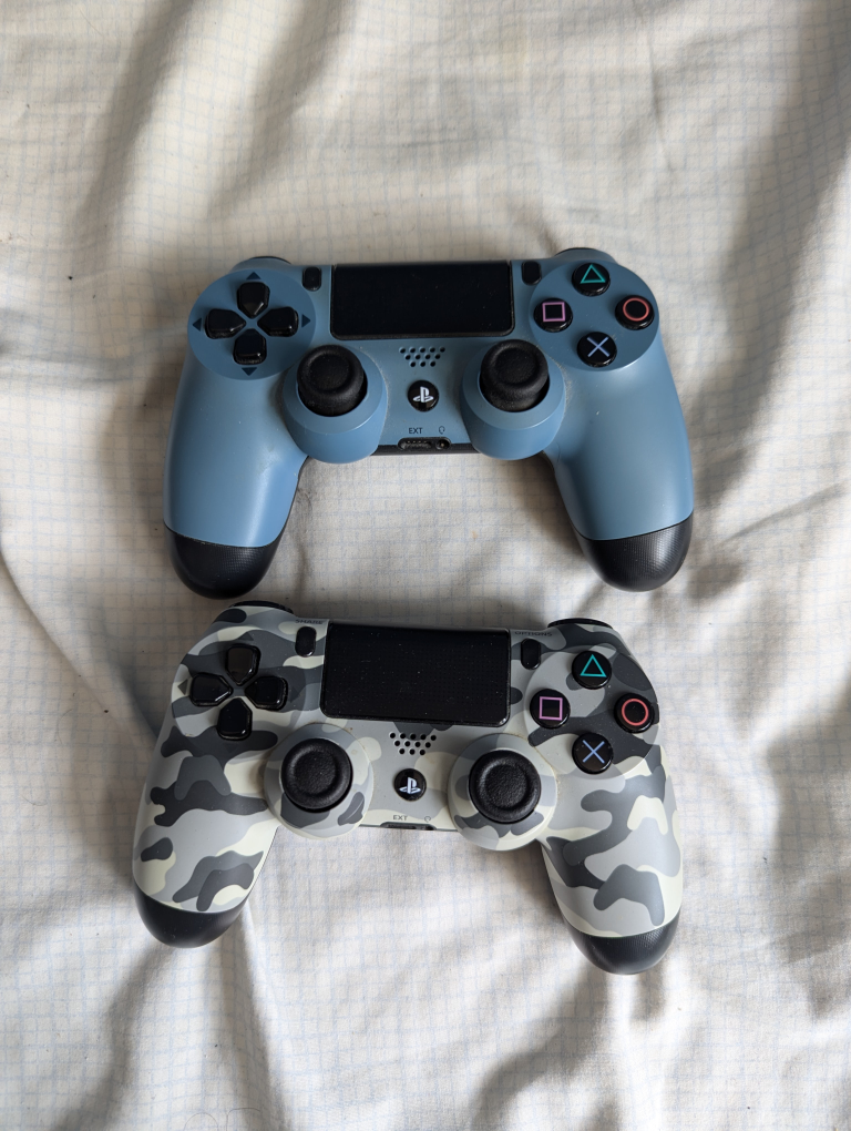 PS4 + 2 Controllers + Games - photo 2
