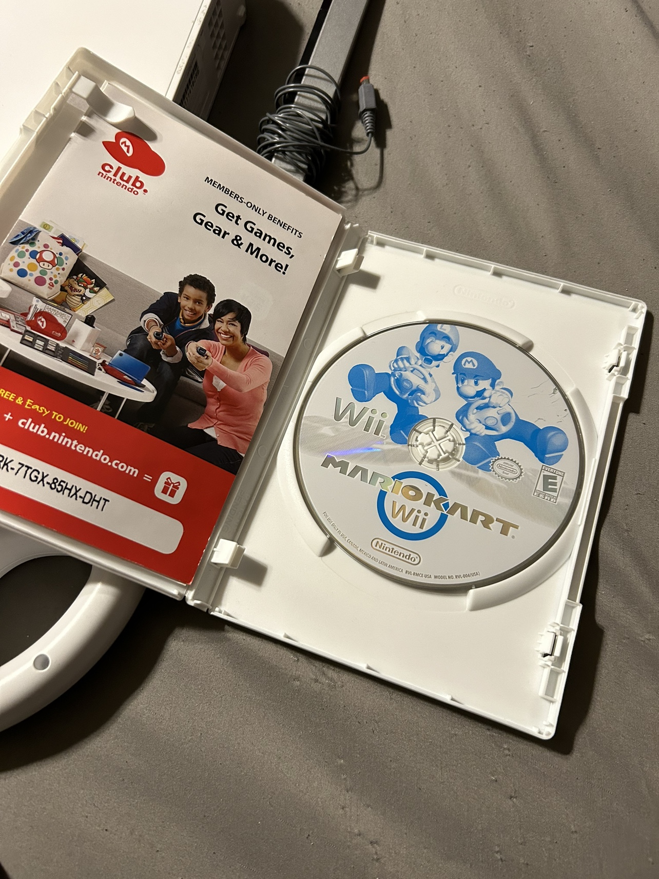 Nintendo Wii System with Mario Kart image indicator(4)