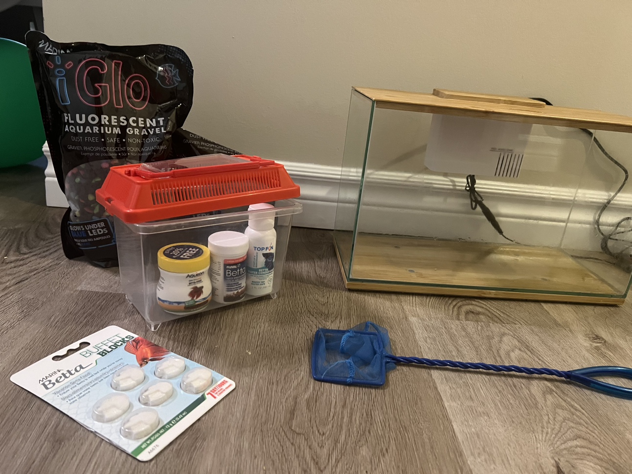 Fish Tank and accessories image indicator(3)