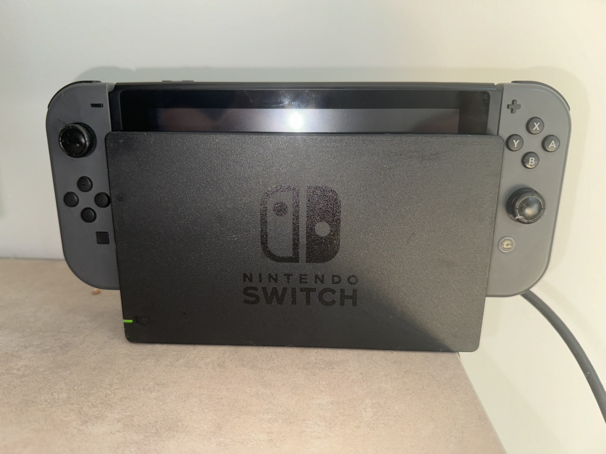 Nintendo Switch - photo 2