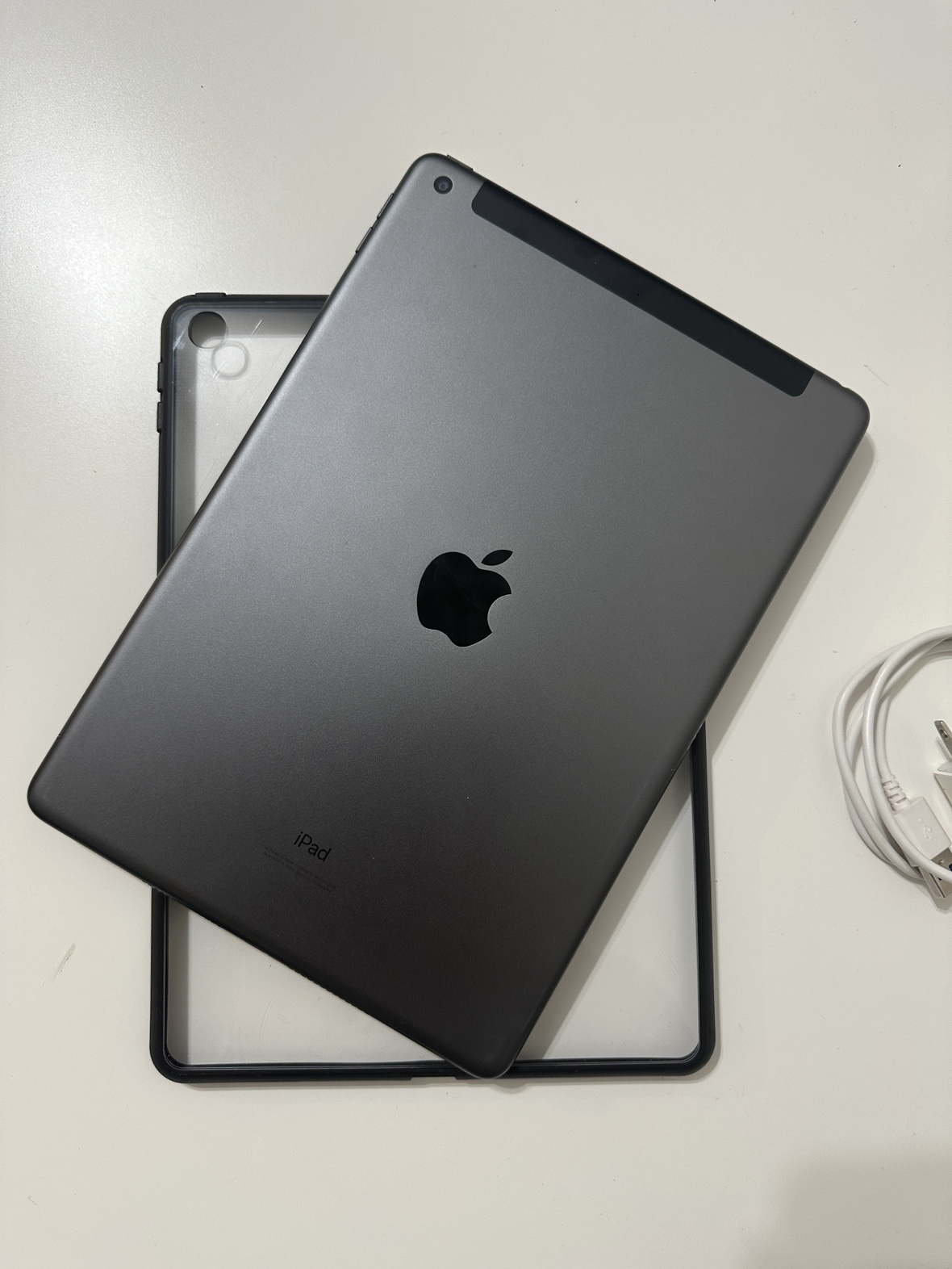 iPad 8th gen cellular like new - photo 2