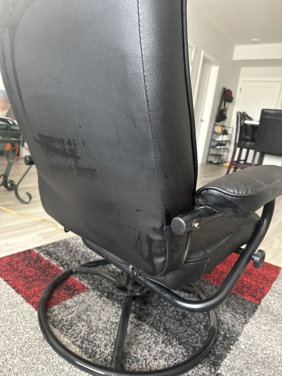Leather chair , spinning #freecycle - photo 3