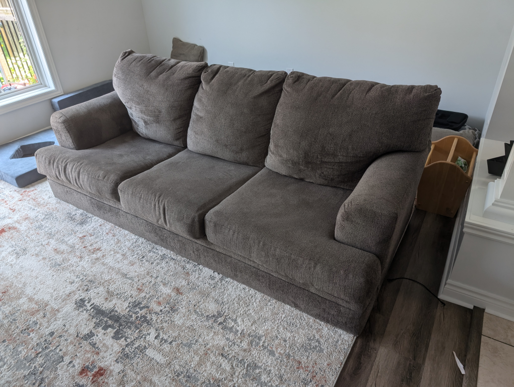Couch - photo 2