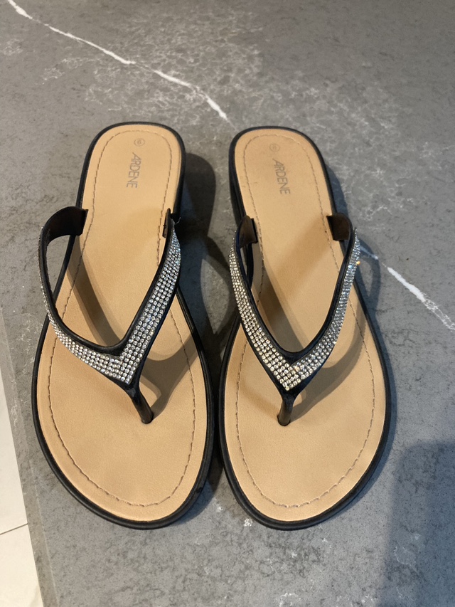 2 pair NEW women’s sandals size 10 image indicator(3)