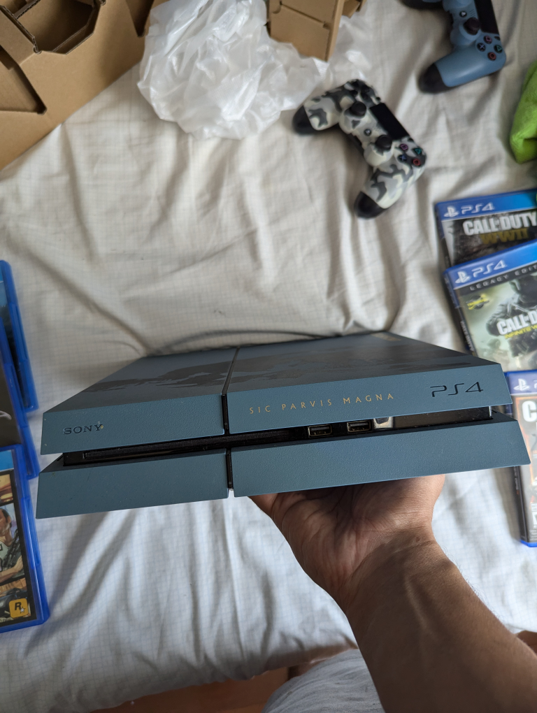 PS4 + 2 Controllers + Games - photo 4