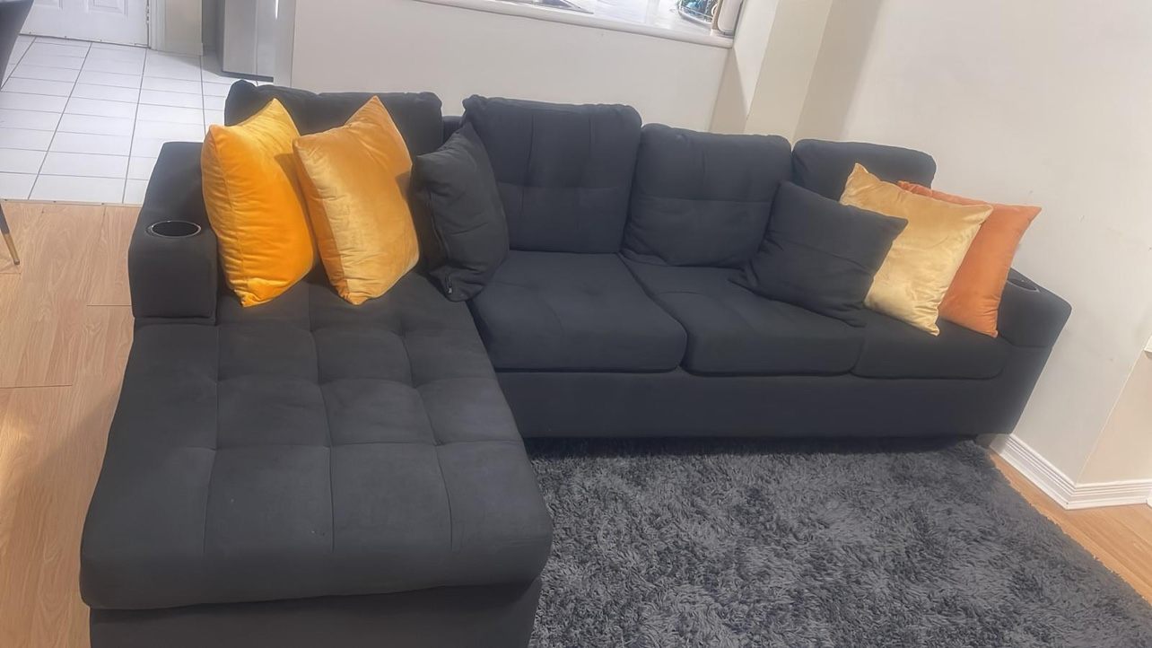 Couch - photo 2