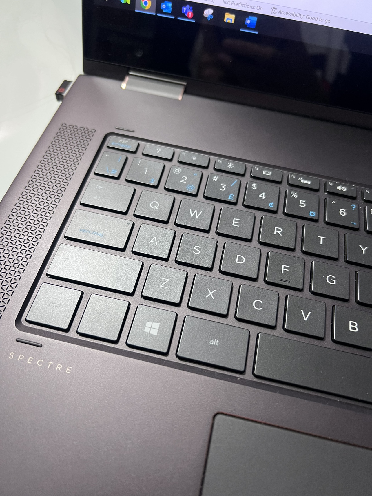 HP 2 in 1 Laptop (15in) image indicator(3)