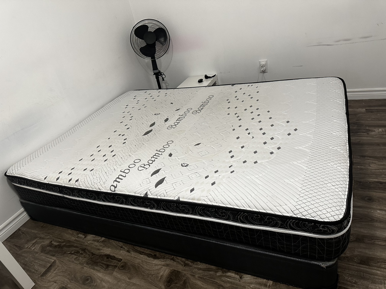 Queen size 10” mattress with box spring - photo 4