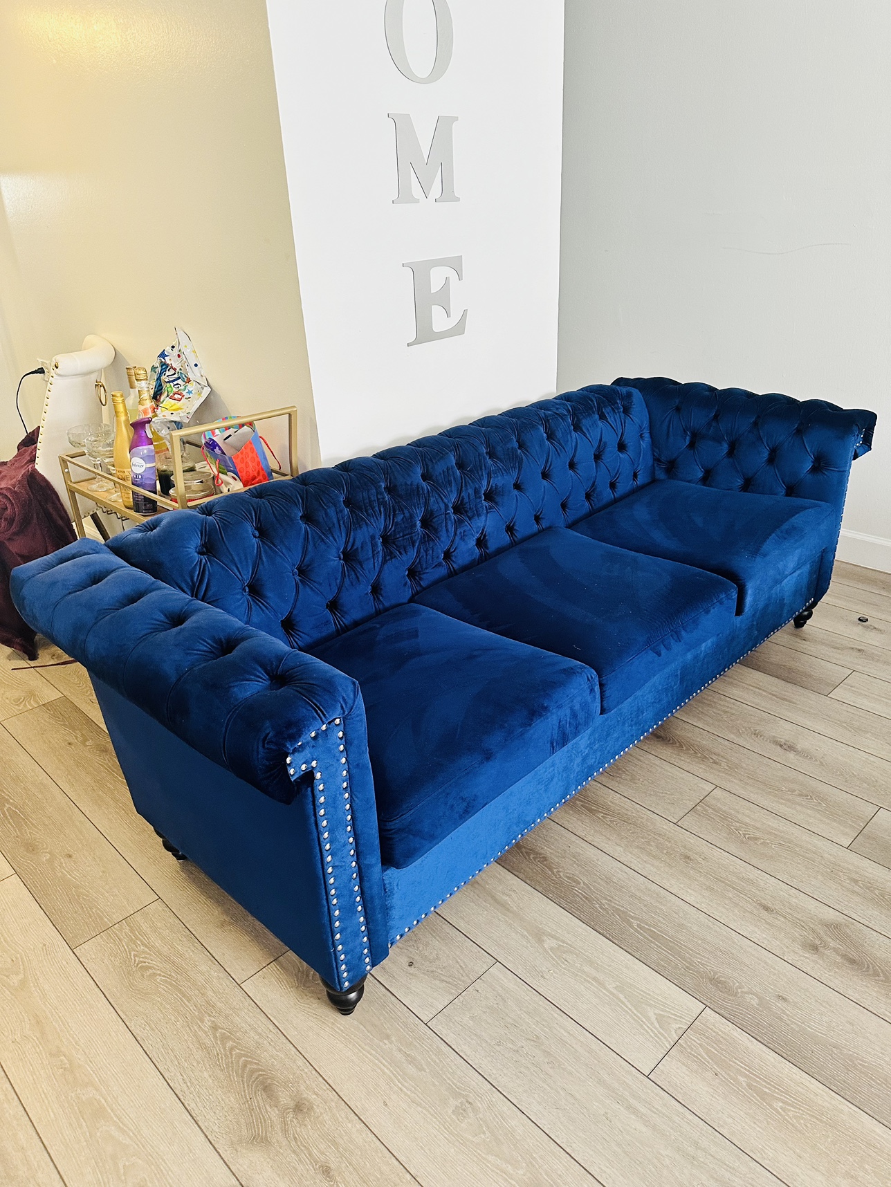 Blue velvet couch - photo 3