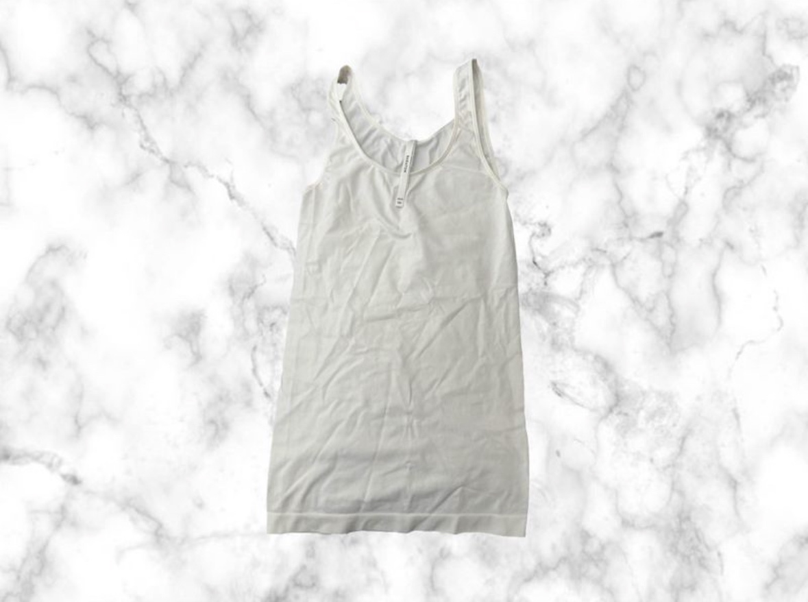 #freecycle 2 Black and White Babaton Tank Tops image indicator(2)