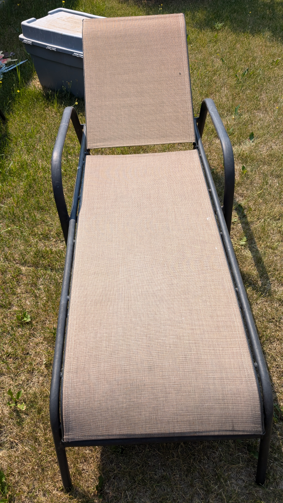 2 Lounging Chairs (25$ each) - photo 3