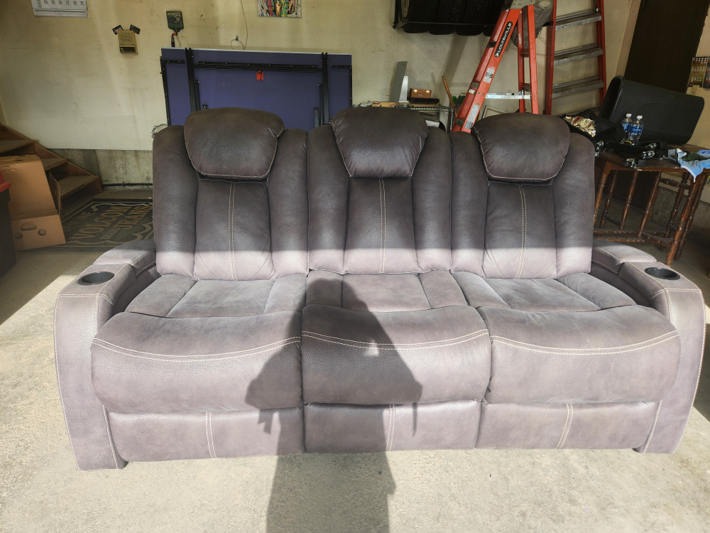 2 piece - Power Reclining couches - photo 2