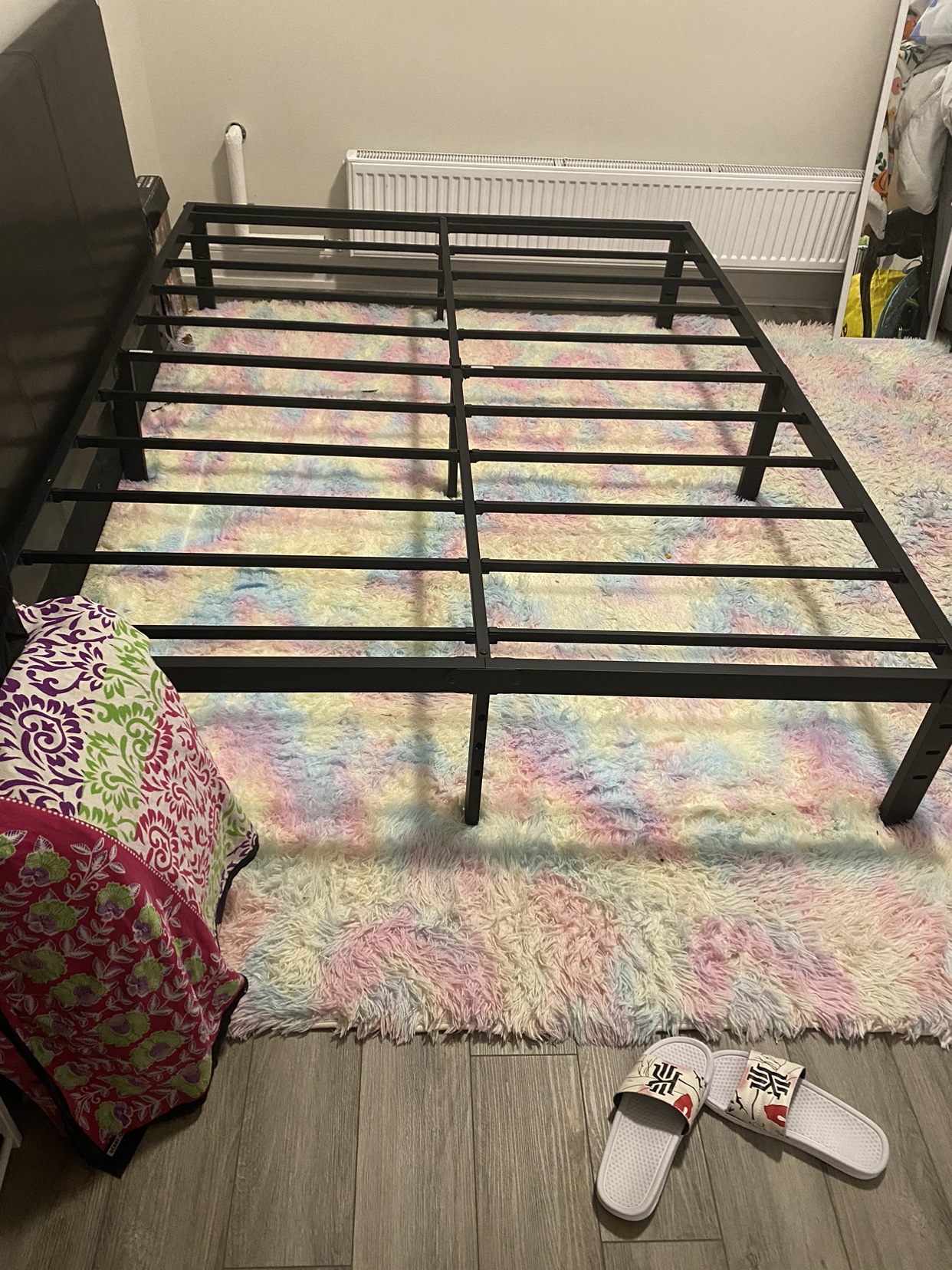 Metal bed frame