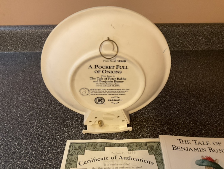 The Tale of Peter Rabbit and Benjamin Bunny Collector's Plate - photo 3