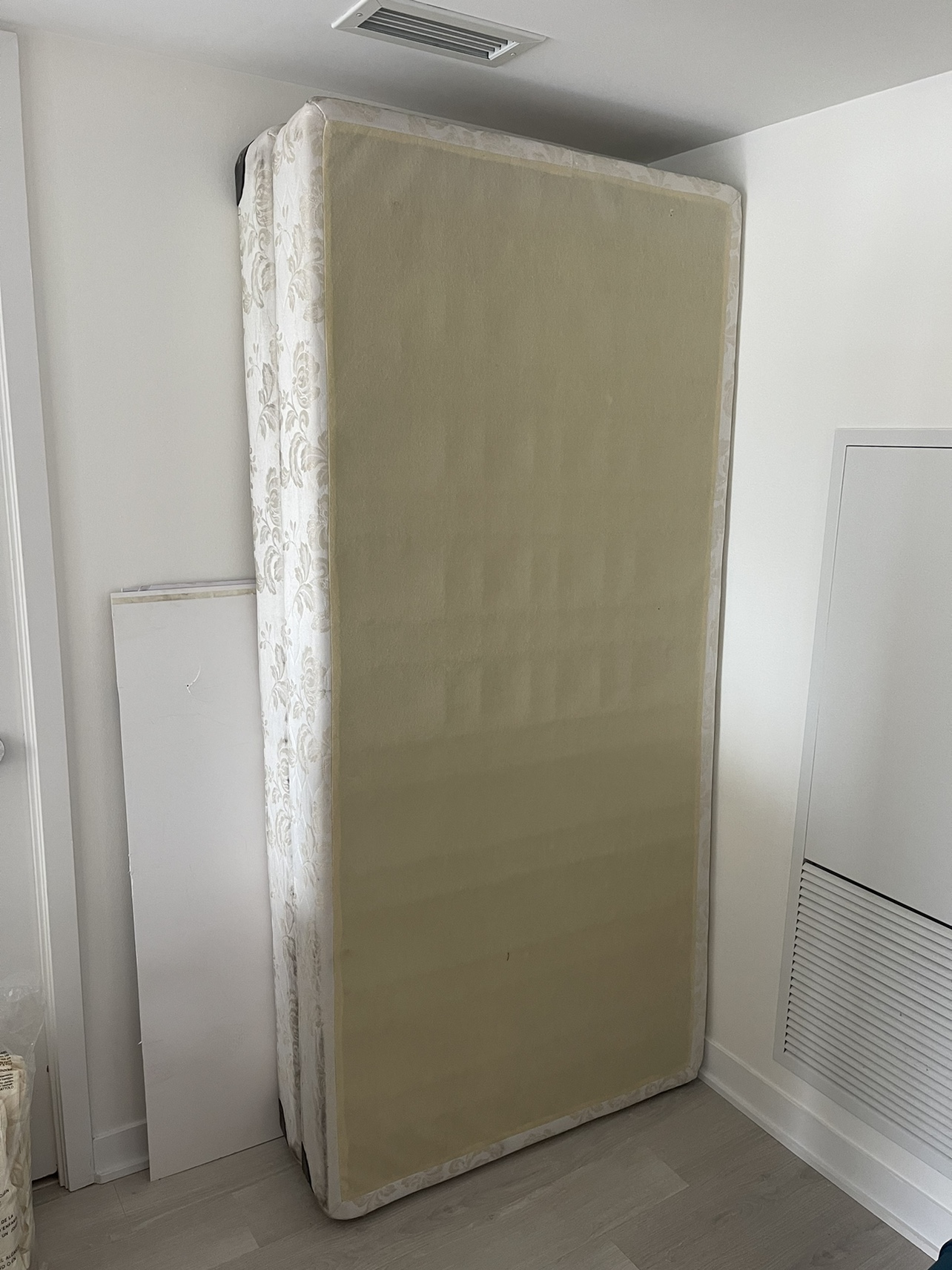 Single bed box spring #freecycle