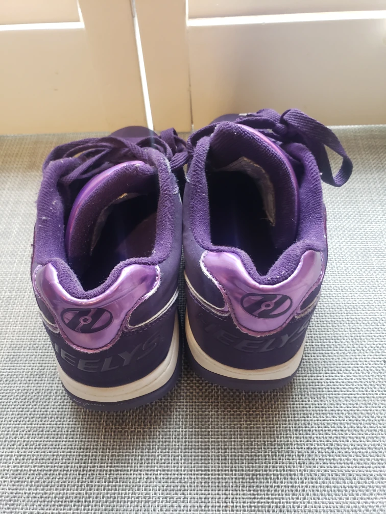 Heelys skate shoes size 3 image indicator(3)