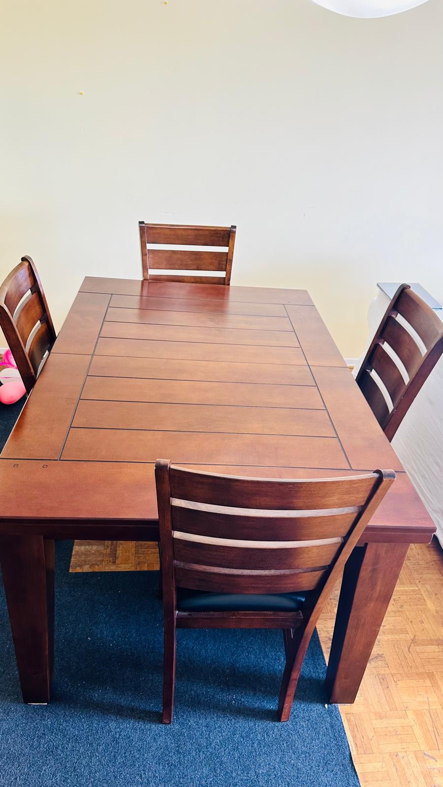 Dining table set
