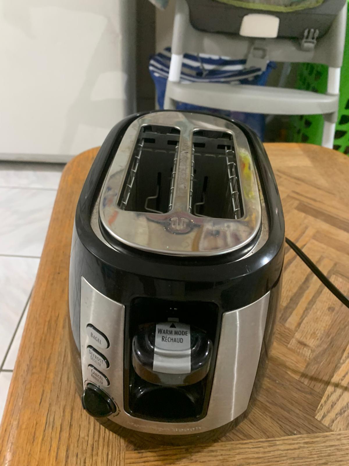 Bread toaster