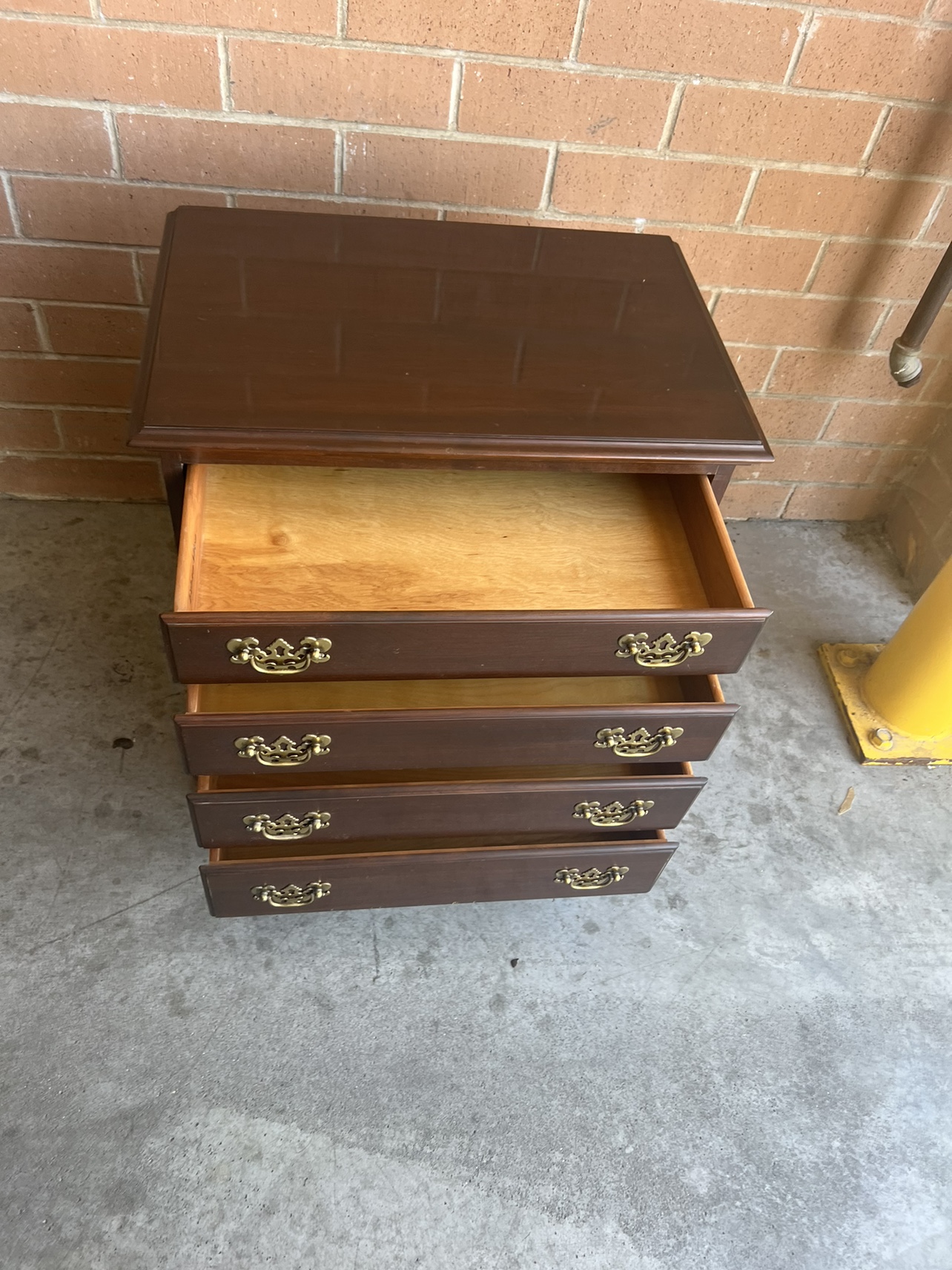 Ethan Allen, Nightstand/ small Chest of drawers - photo 2