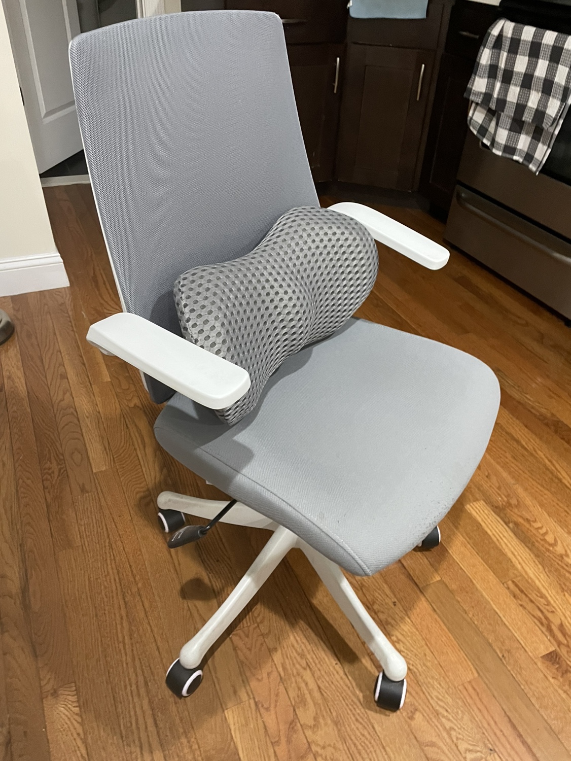 Office chair w/ back support - photo 3