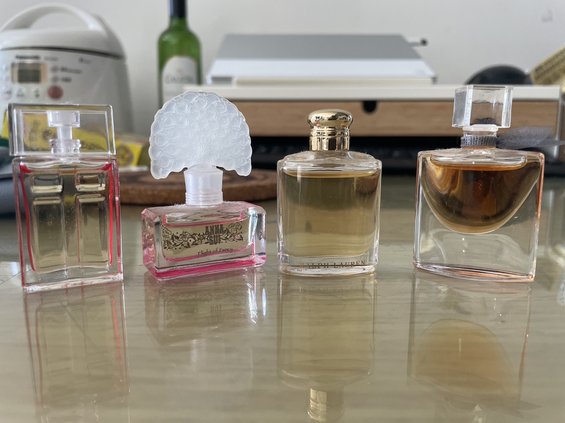 Small mini perfumes image indicator(3)