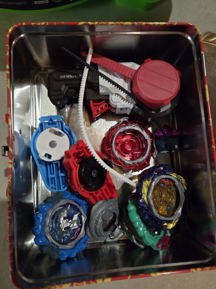 Beyblades and arena - photo 2