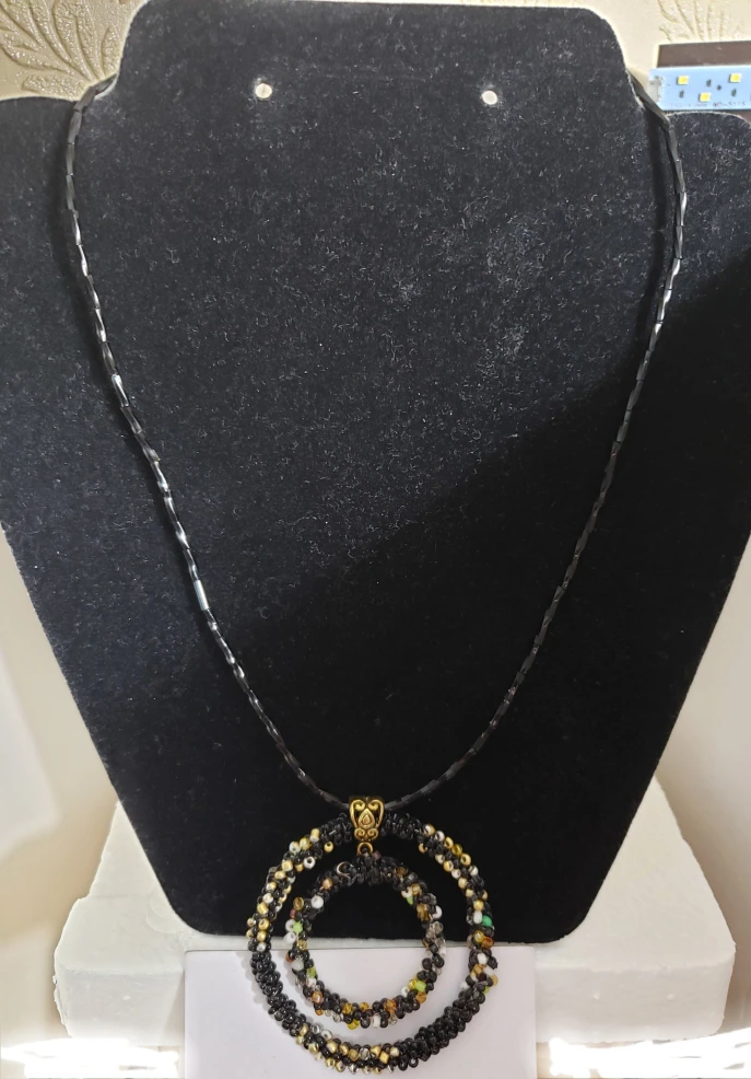 New double spiral pendant beaded necklace image indicator(4)