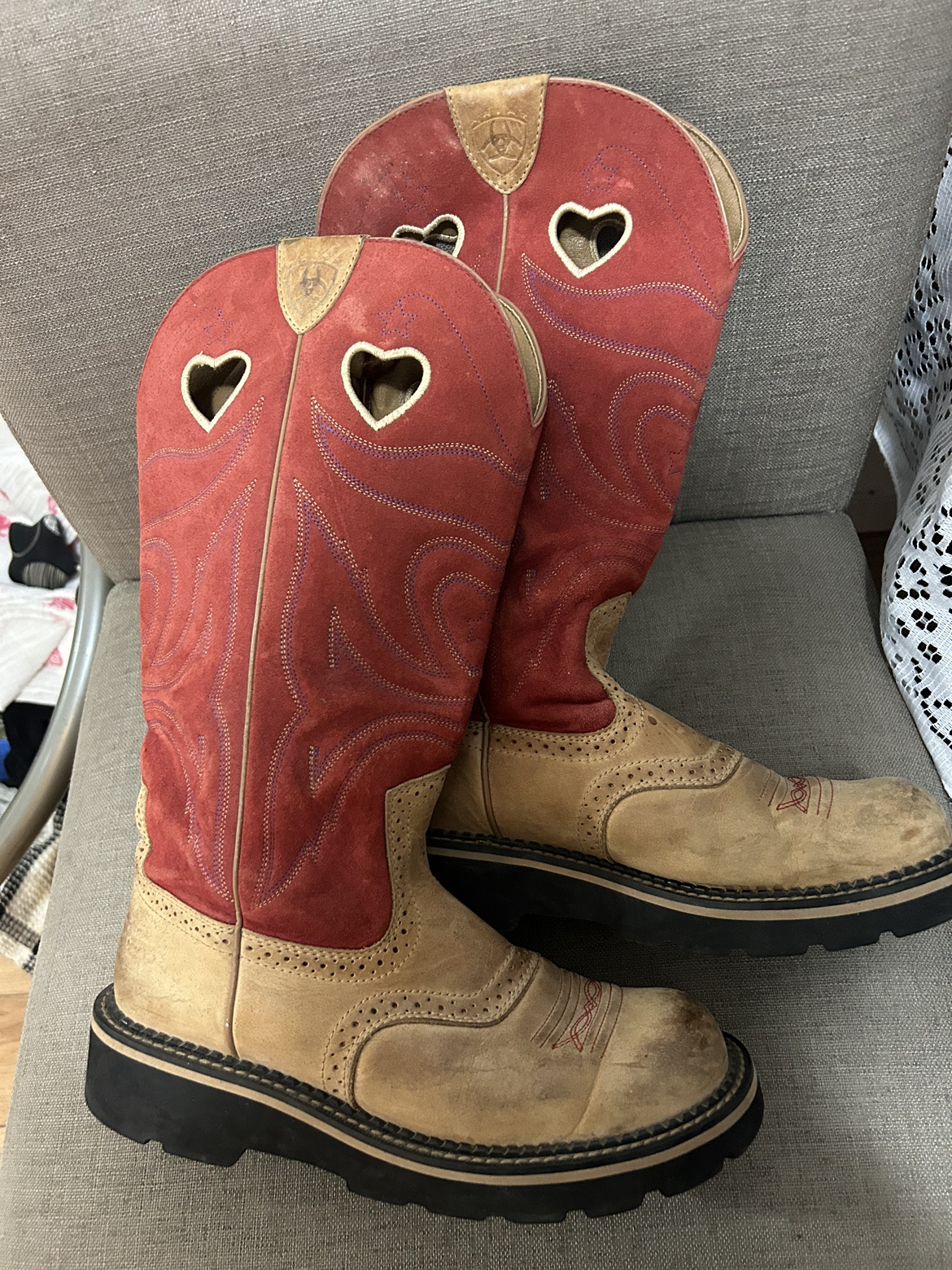 Women’s Ariat boots thumbnail