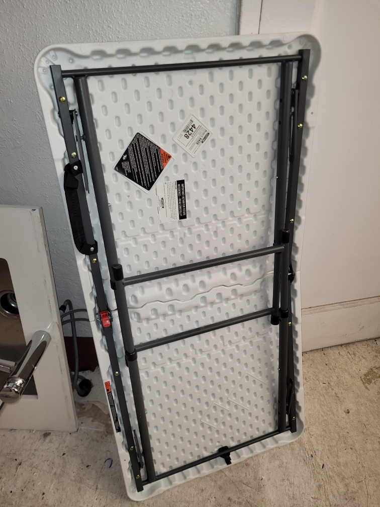 TABLE FOLDING AND ADJUSTABLE 4 FT