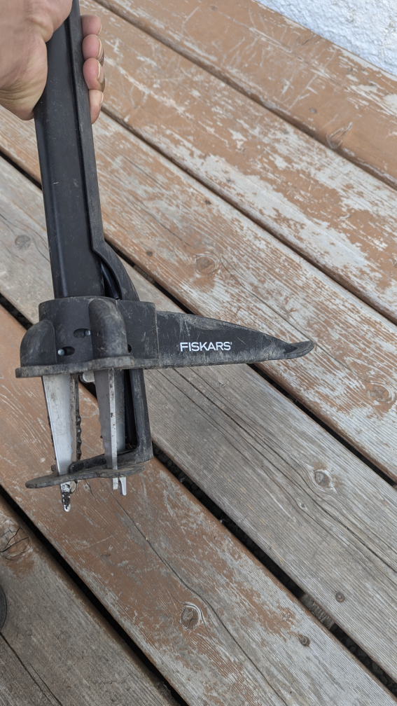 fiskars weed puller *Still available* - photo 2
