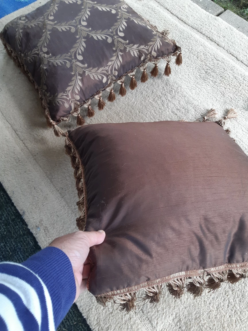 elegant set of two cushions - photo 3
