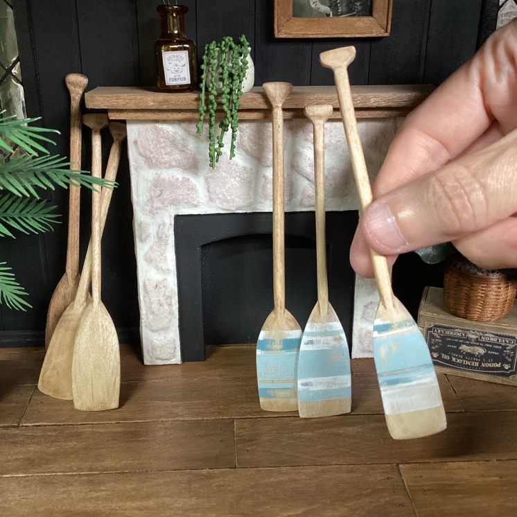 Miniature Vintage Canoe Paddles 1/12 Scale Dollhouse Decor image indicator(3)
