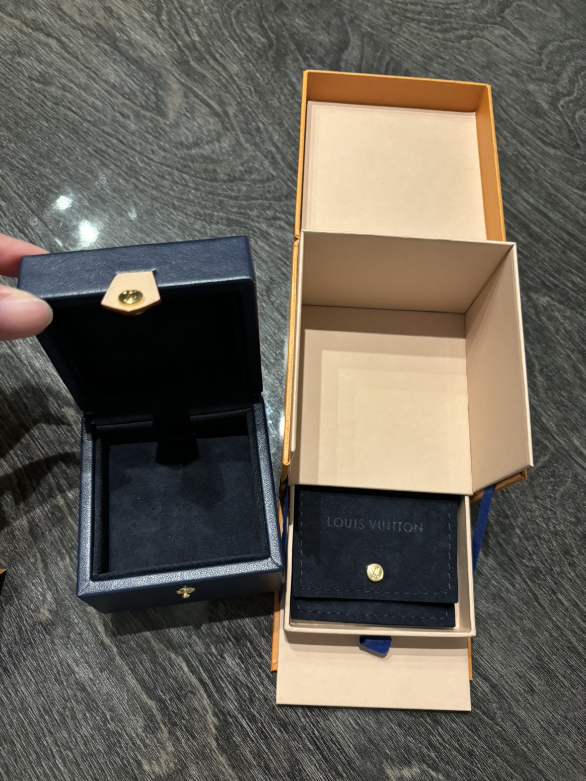 LV authentic Fine Jewelry Box Set image indicator(4)