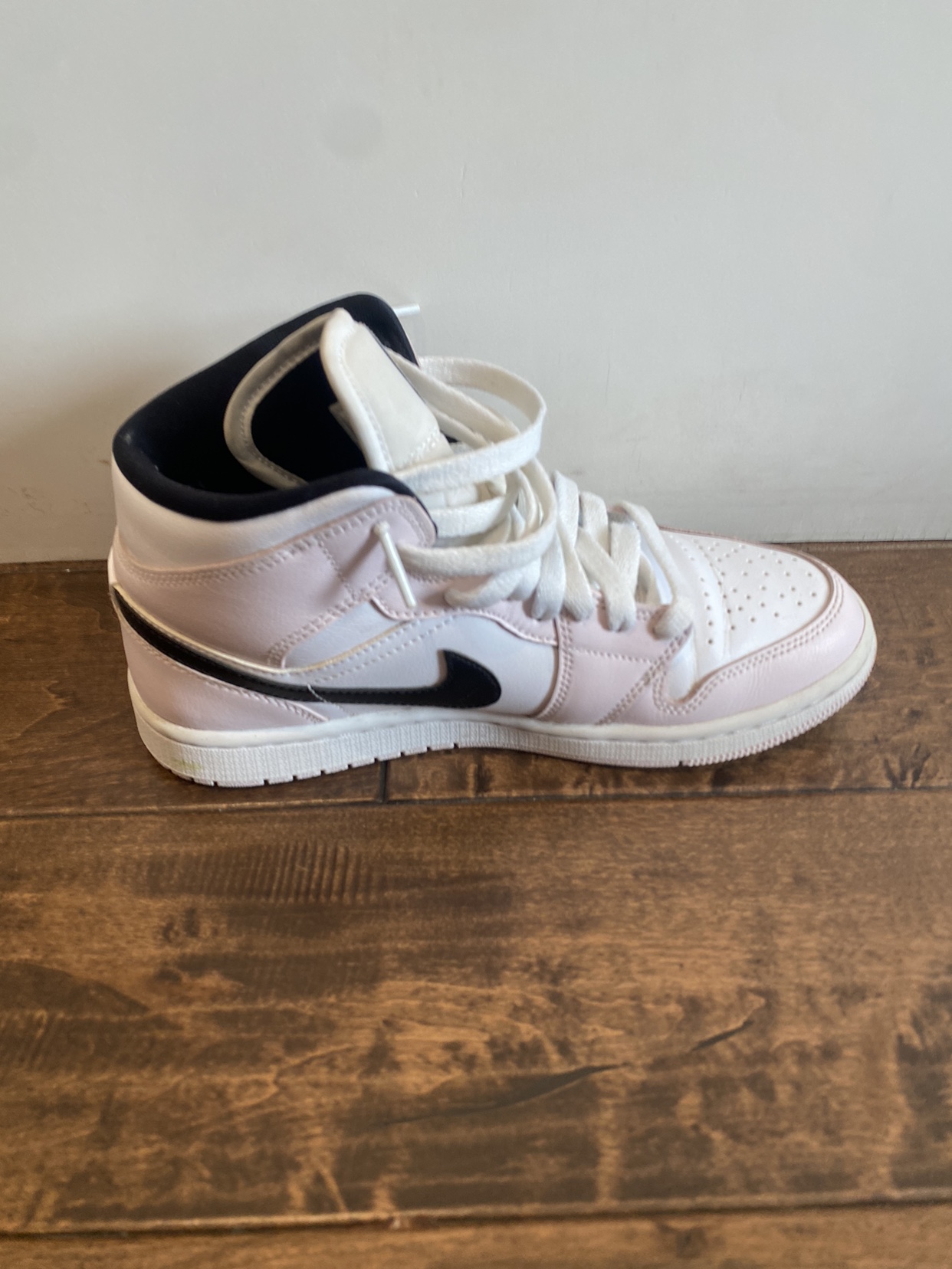 Air Jordan Mids 6.5 Women’s