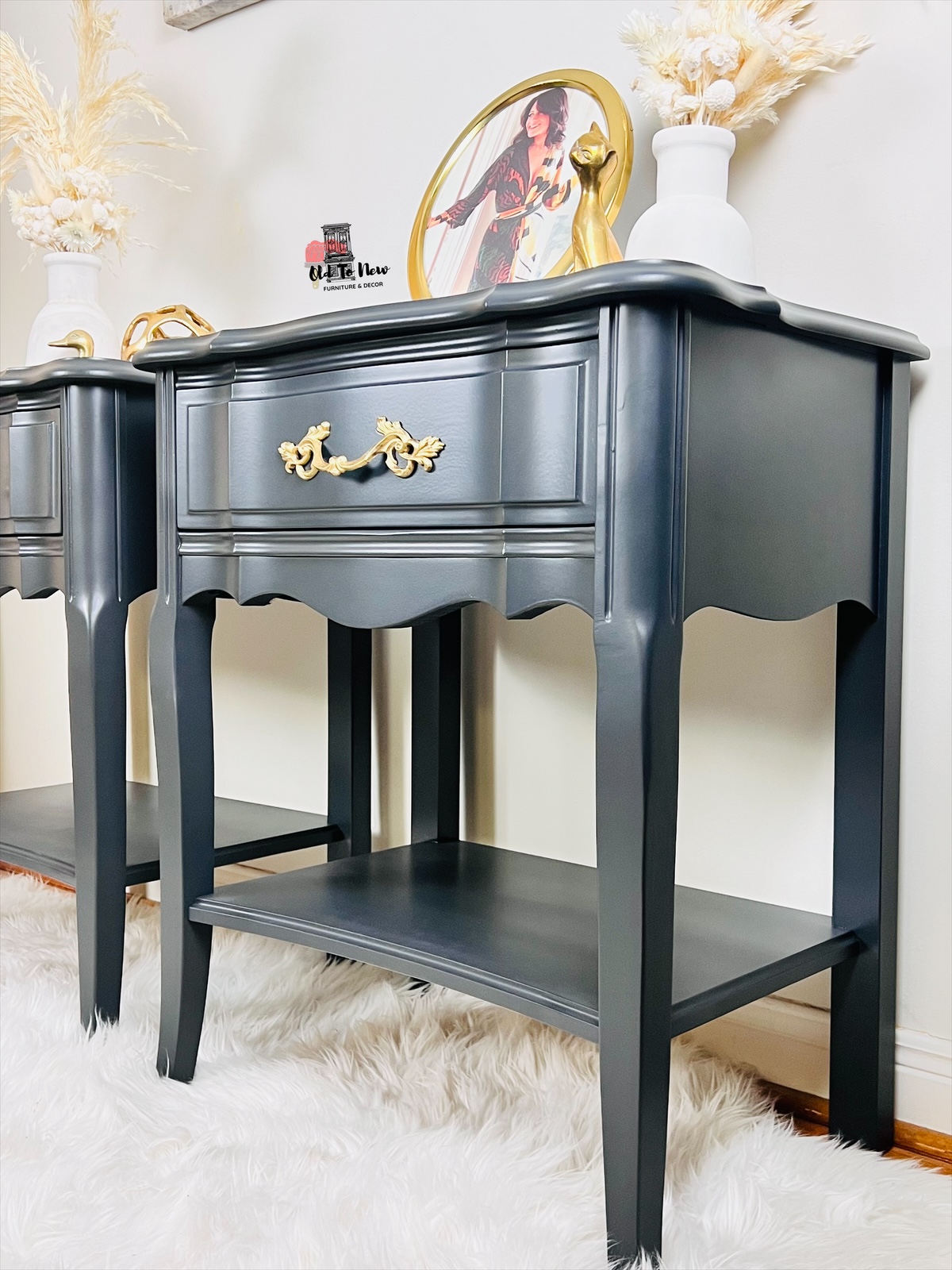 Elegant Pair of French Provincial Charcoal End Tables - photo 3