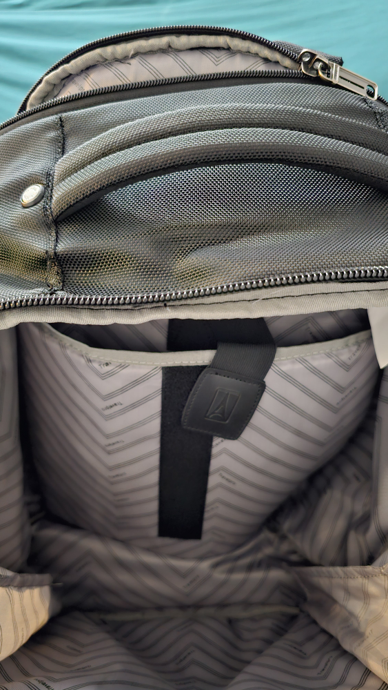 Travelpro Connoisseur Backpack image indicator(6)