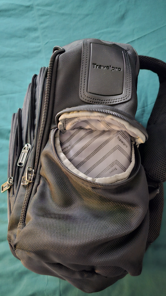 Travelpro Connoisseur Backpack image indicator(8)