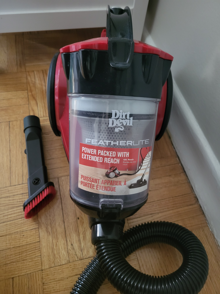 Dirt Devil FeatherLite Lightweight Bagless Vacuum - photo 2